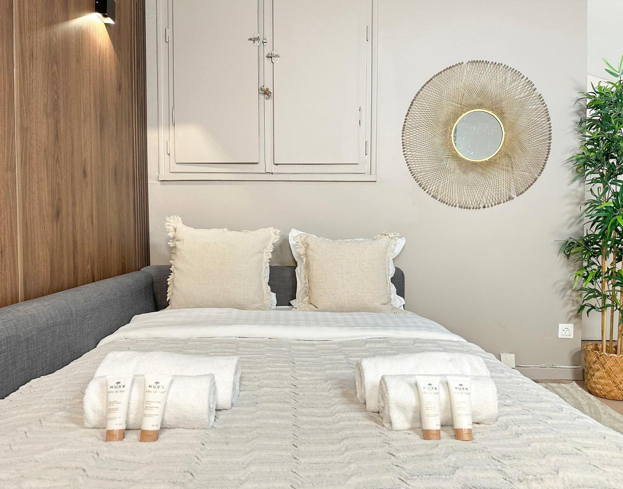 Chic Louvre Apartment Париж Екстериор снимка