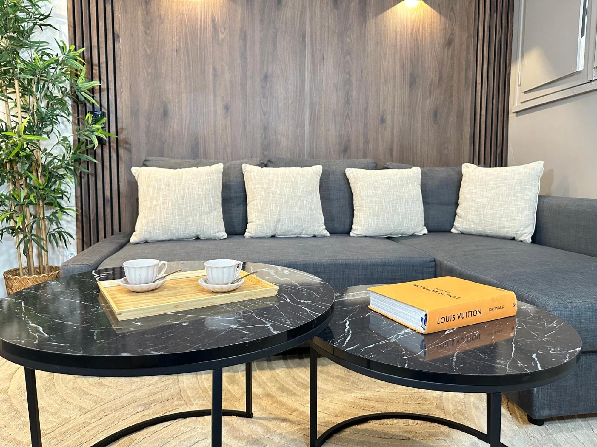 Chic Louvre Apartment Париж Екстериор снимка