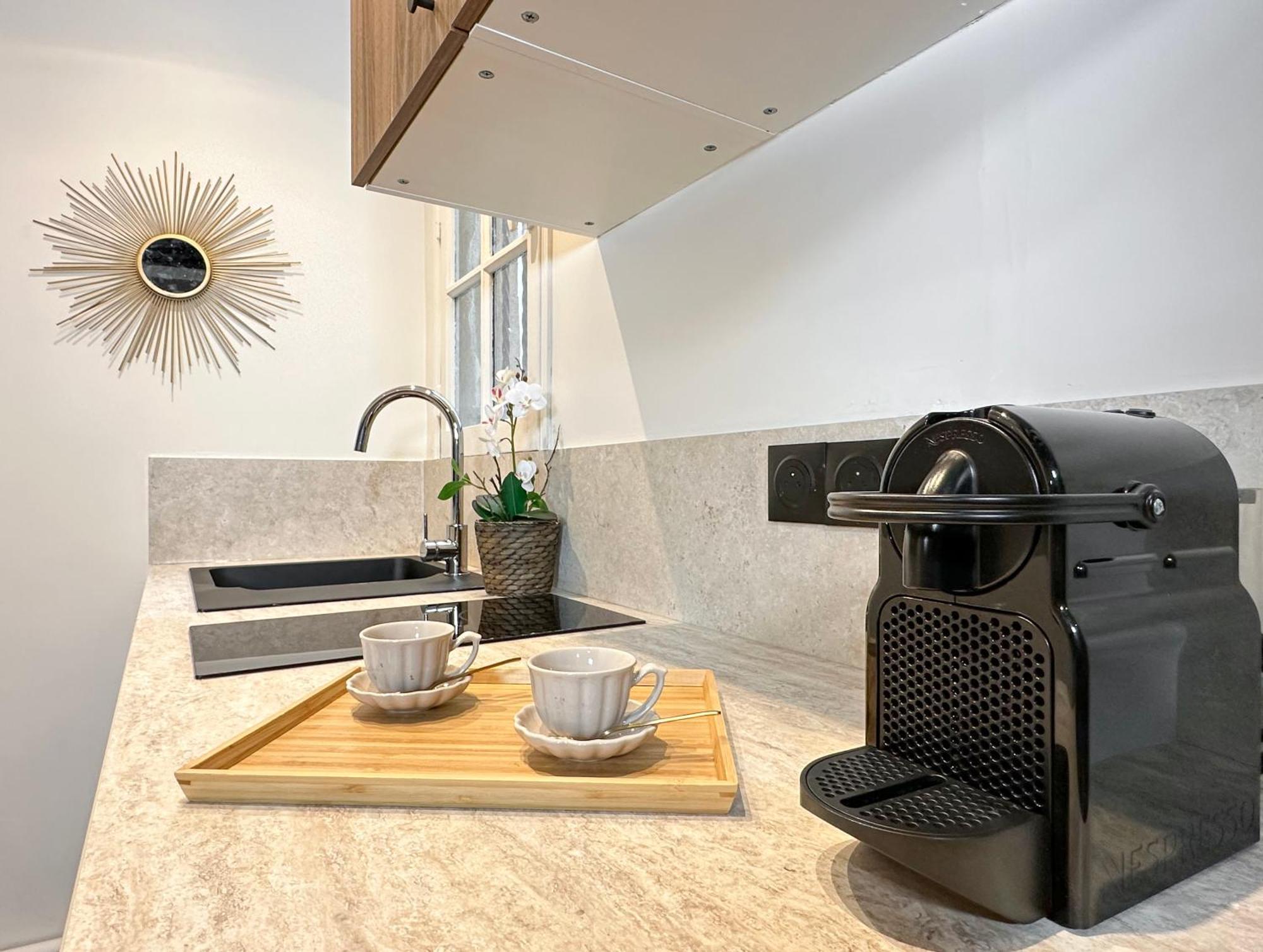 Chic Louvre Apartment Париж Екстериор снимка