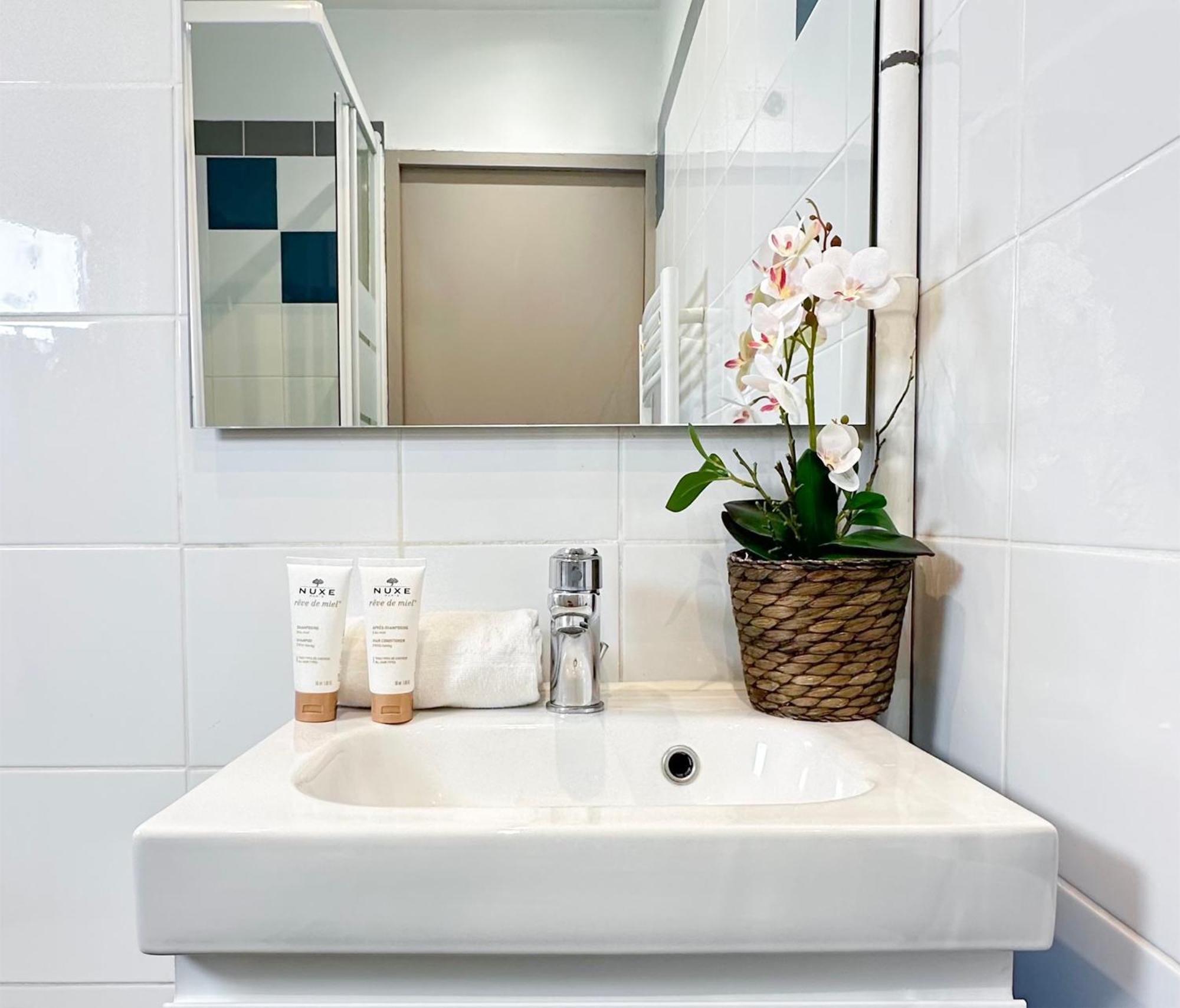 Chic Louvre Apartment Париж Екстериор снимка